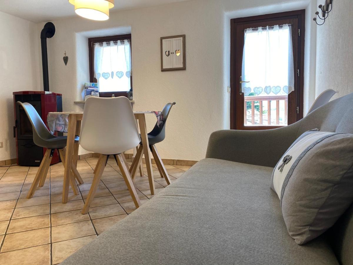 Appartamento Grenier Du Coeur Aosta Esterno foto