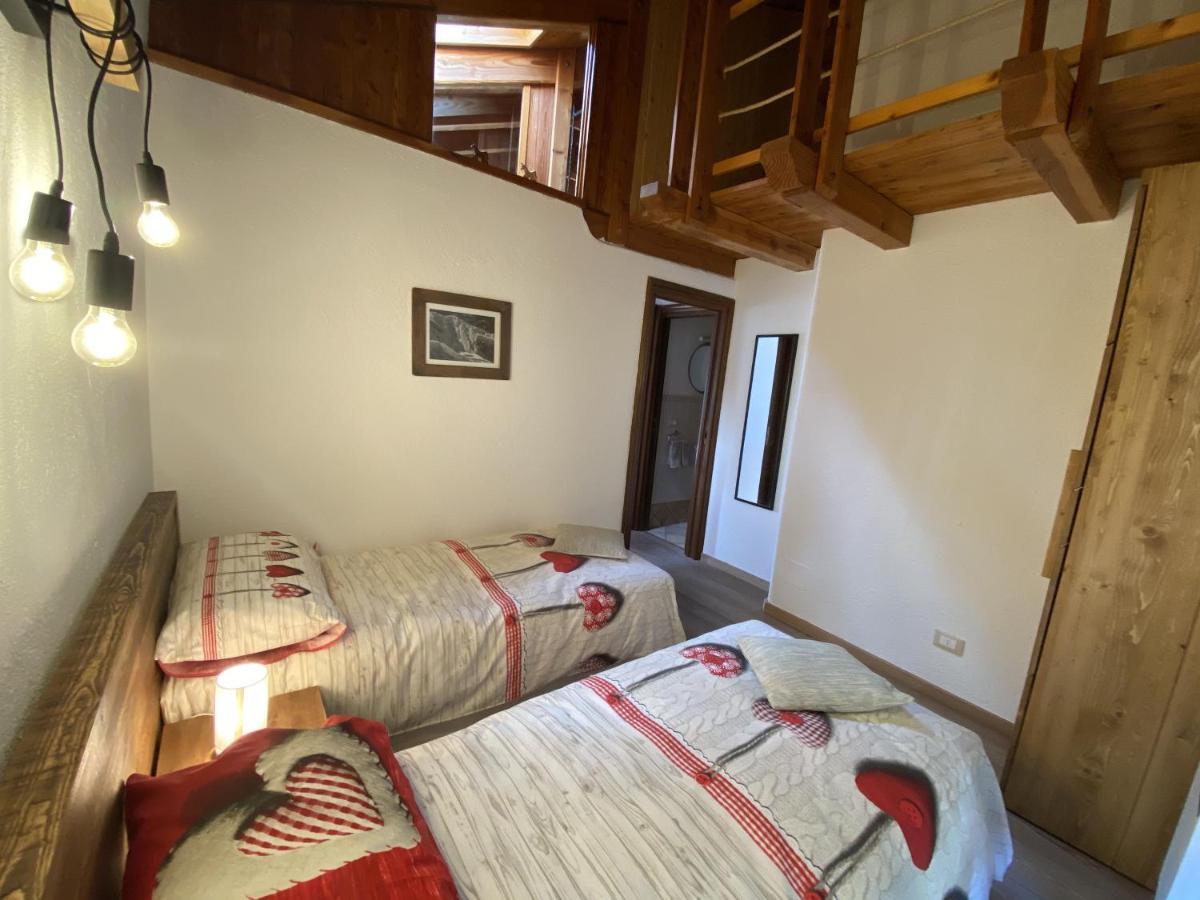 Appartamento Grenier Du Coeur Aosta Esterno foto