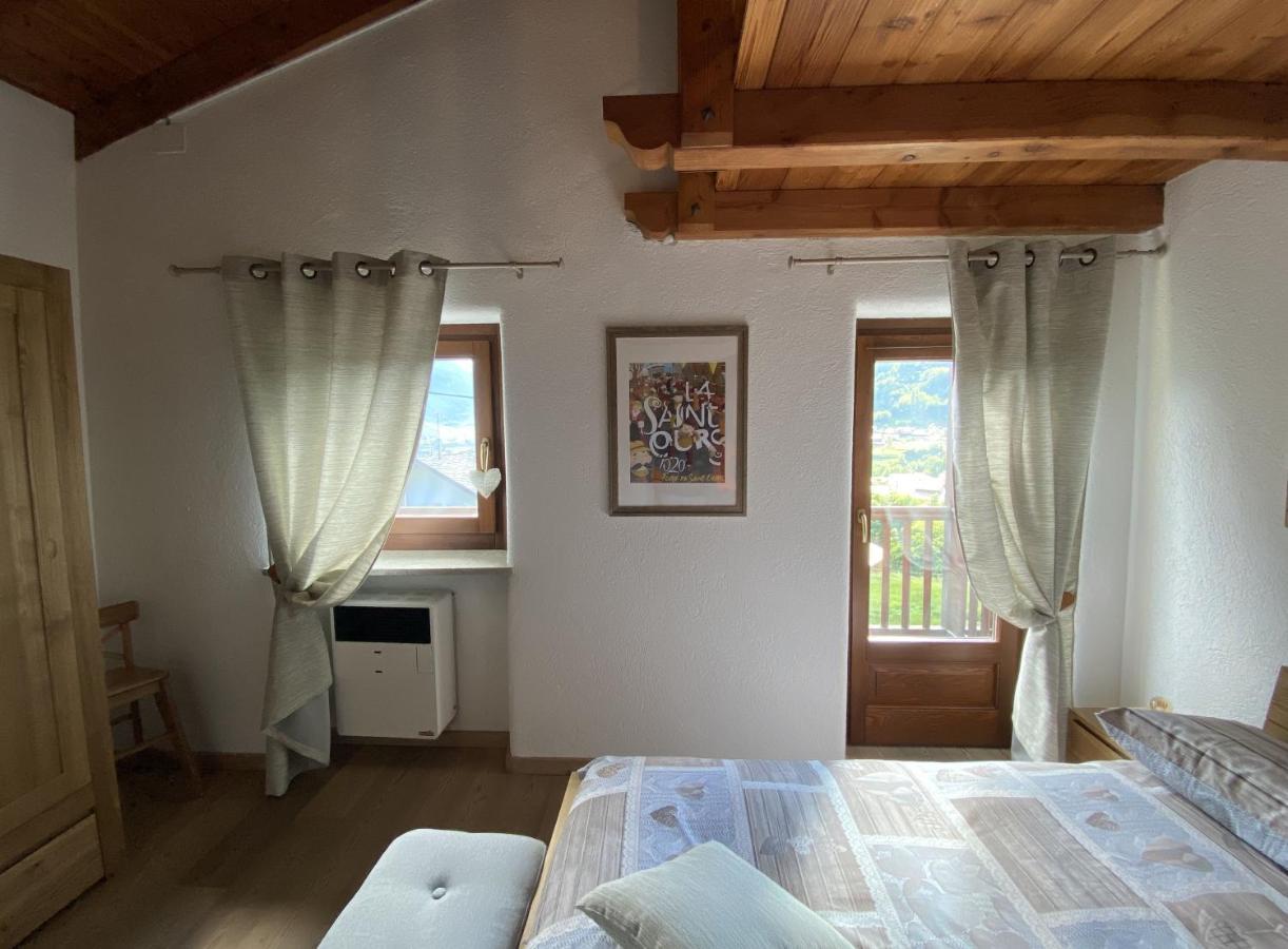 Appartamento Grenier Du Coeur Aosta Esterno foto
