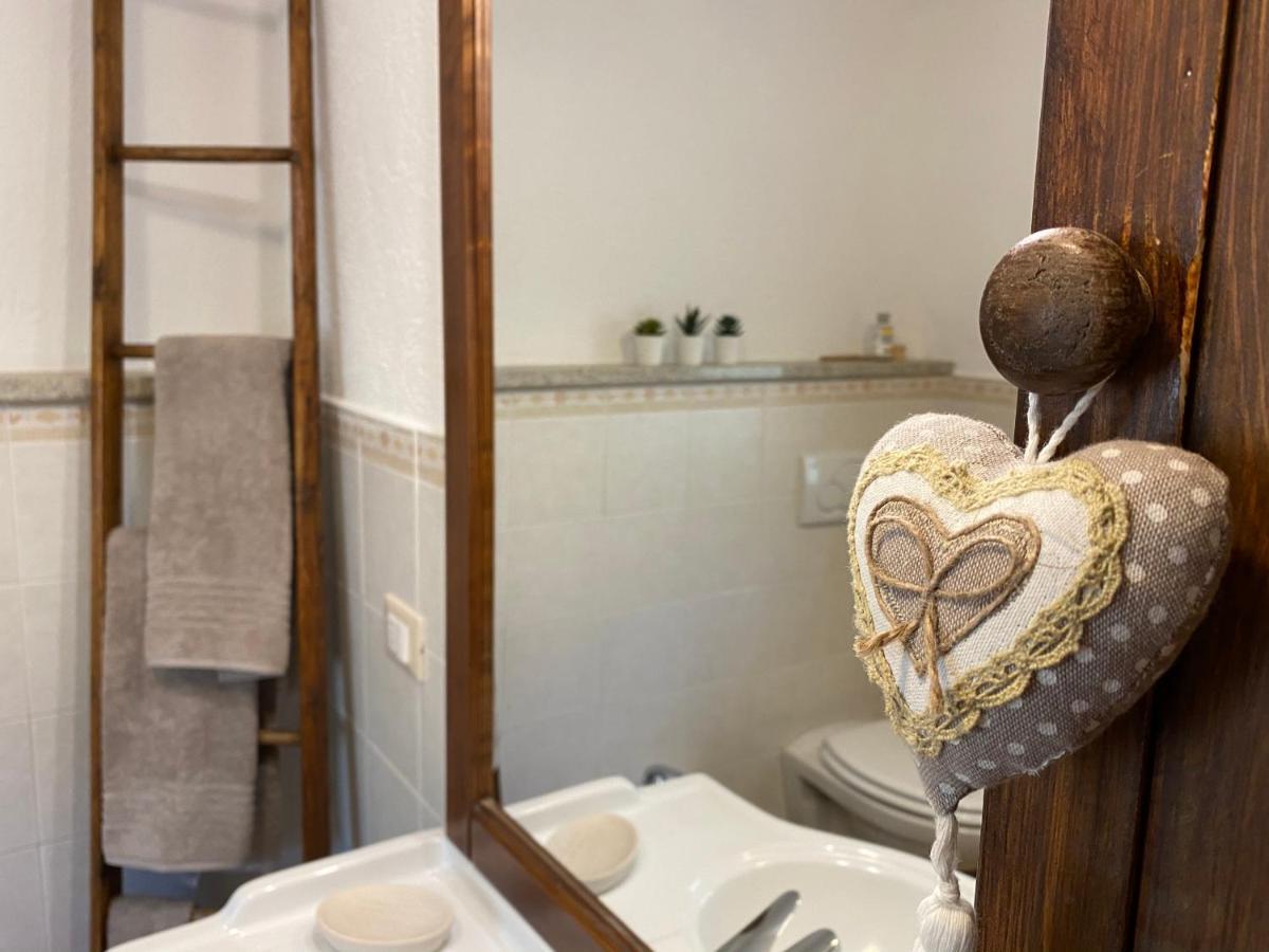Appartamento Grenier Du Coeur Aosta Esterno foto
