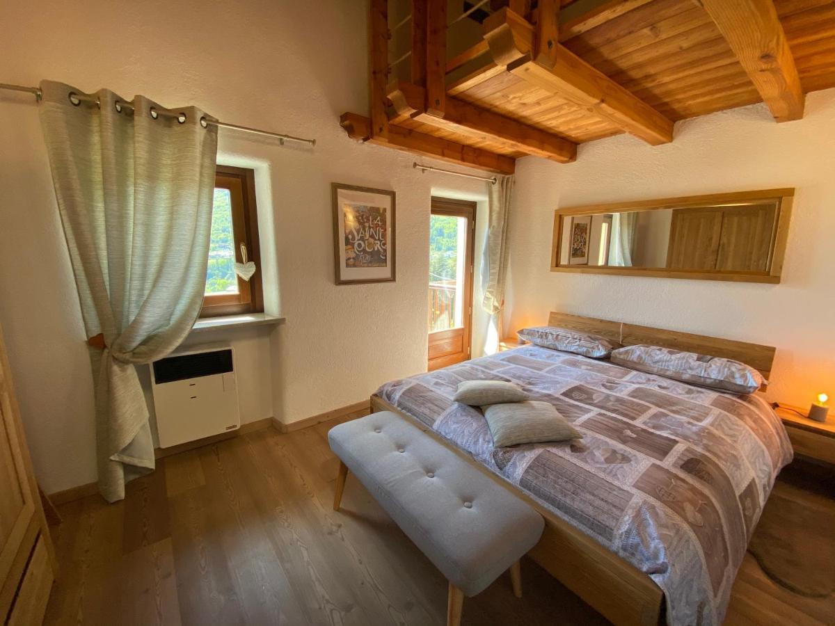 Appartamento Grenier Du Coeur Aosta Esterno foto