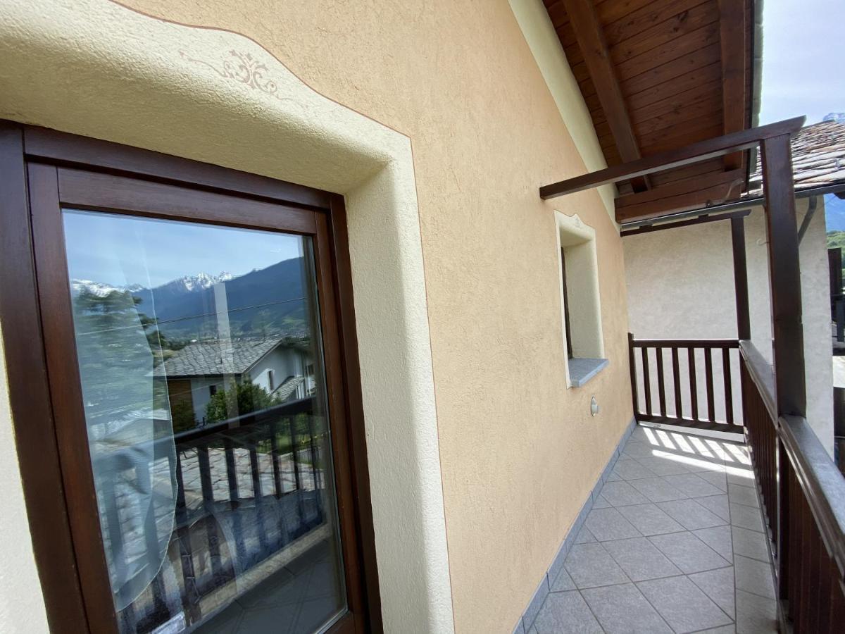 Appartamento Grenier Du Coeur Aosta Esterno foto