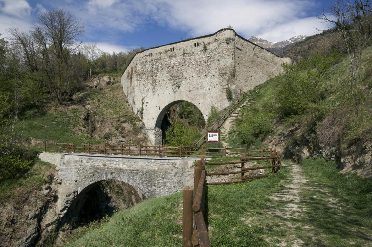 Appartamento Grenier Du Coeur Aosta Esterno foto