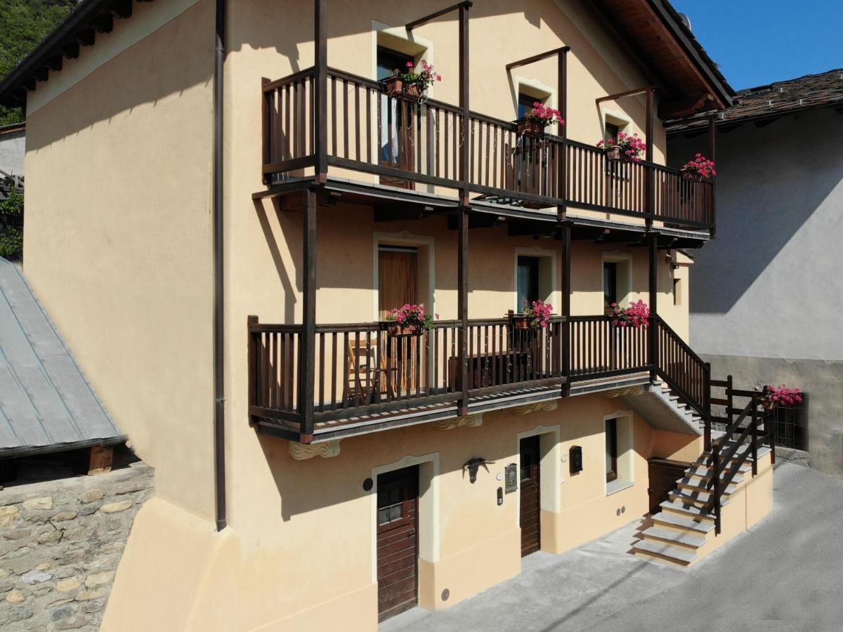 Appartamento Grenier Du Coeur Aosta Esterno foto