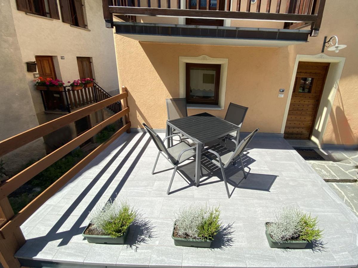 Appartamento Grenier Du Coeur Aosta Esterno foto