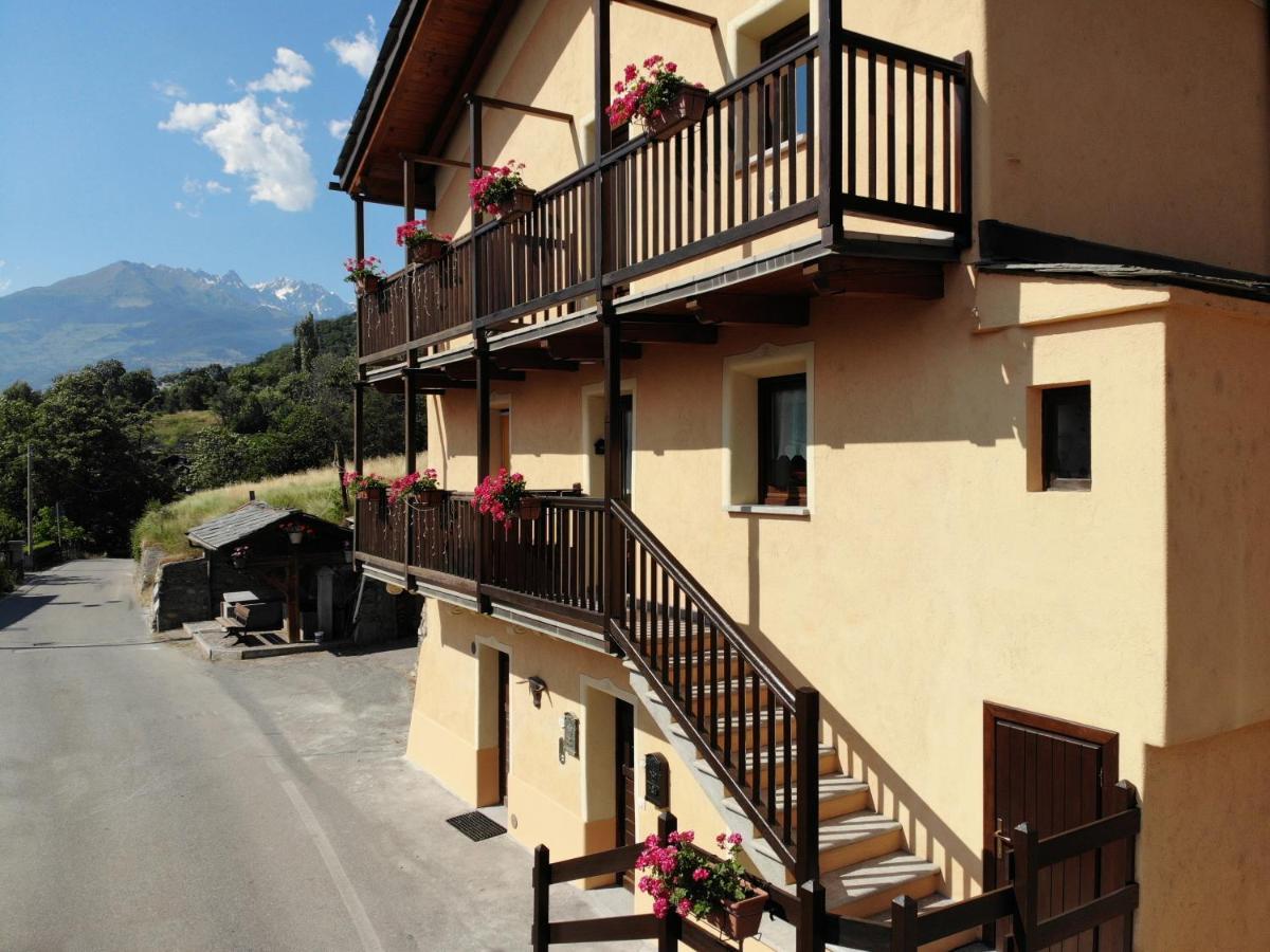 Appartamento Grenier Du Coeur Aosta Esterno foto