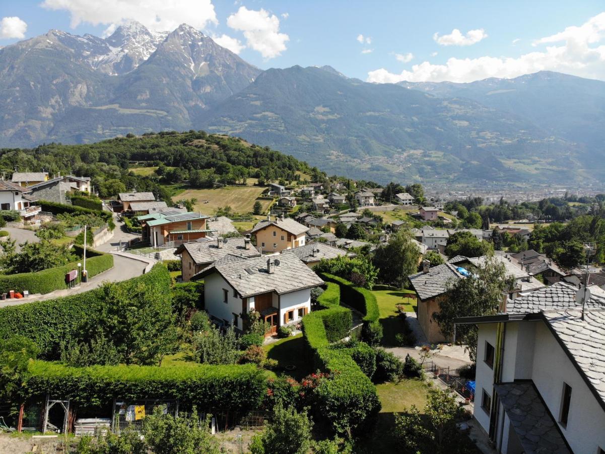 Appartamento Grenier Du Coeur Aosta Esterno foto