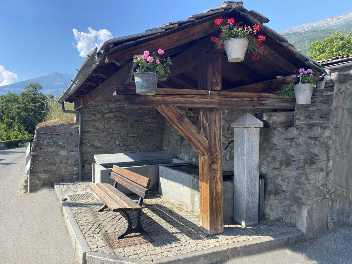 Appartamento Grenier Du Coeur Aosta Esterno foto